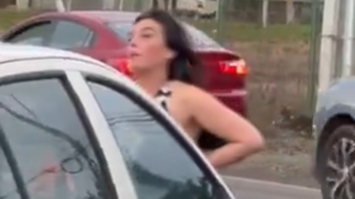 Mujer arma escándalo en funeral, reclama que su cliente fallecido se fue sin pagar