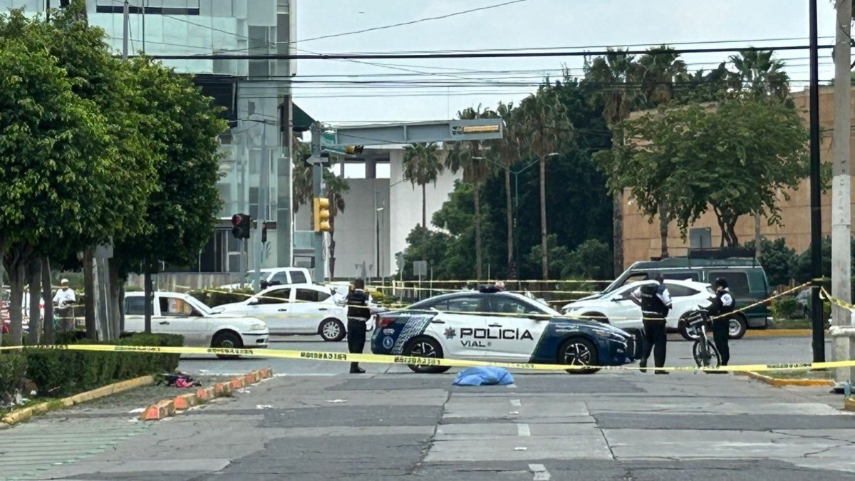 Adulto mayor muere al ser atropellado en Vasco de Quiroga; su bici quedó en la ciclovía