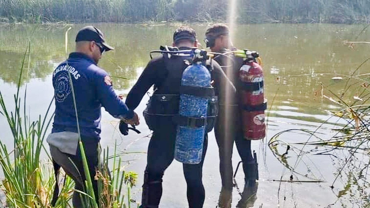 Dos hermanitos buscaban refrescarse en una laguna, pero ambos murieron ahogados