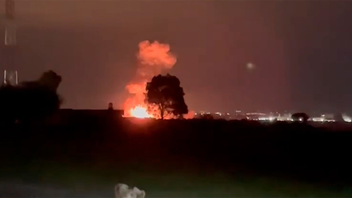 VIDEOS Impresionantes explosiones en polvorín cimbran casas y causan alarma