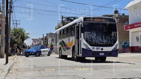 Pasajero comenzó a sentirse mal al ir en la ruta 28 y de pronto falleció frente a todos