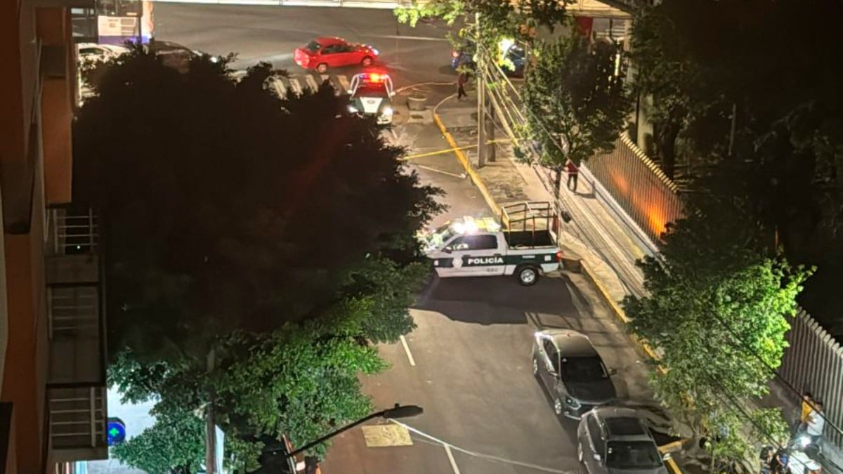 Cenaban pozole cuando de repente hombres entraron al restaurante y les dispararon