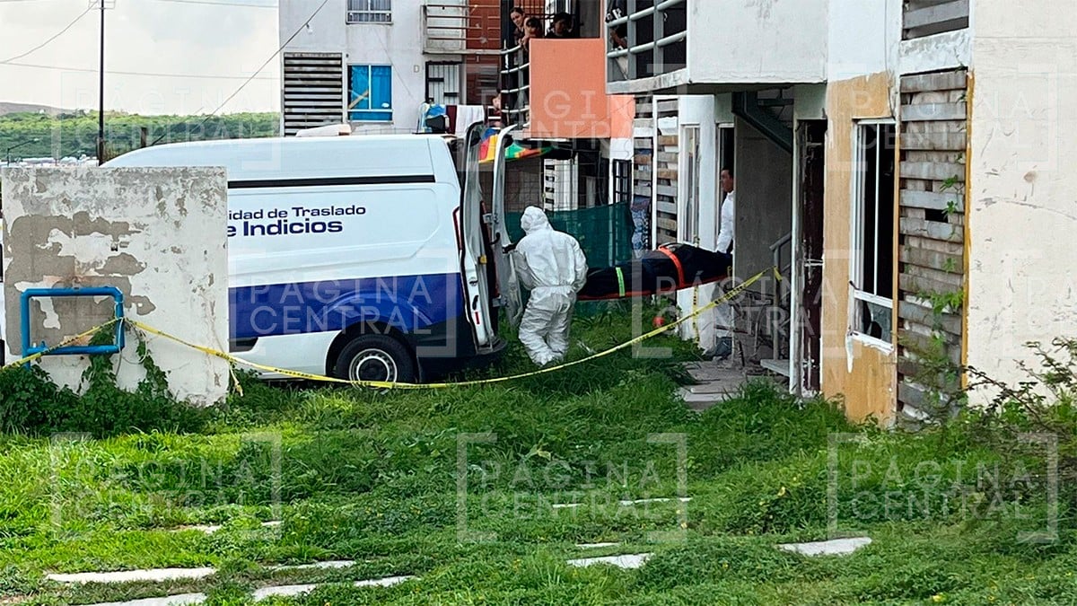Vecinos reportan olores fétidos en un departamento y encuentran a una persona sin vida