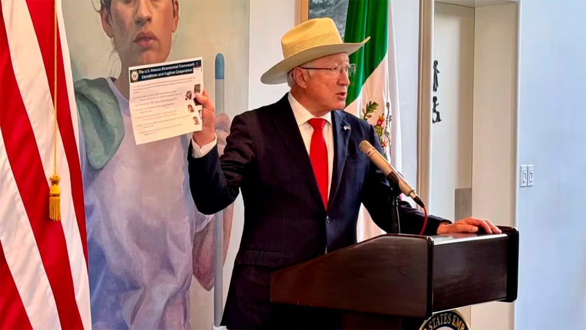 Confirma Ken Salazar que 'El Mayo' Zambada fue entregado por el hijo de 'El Chapo'