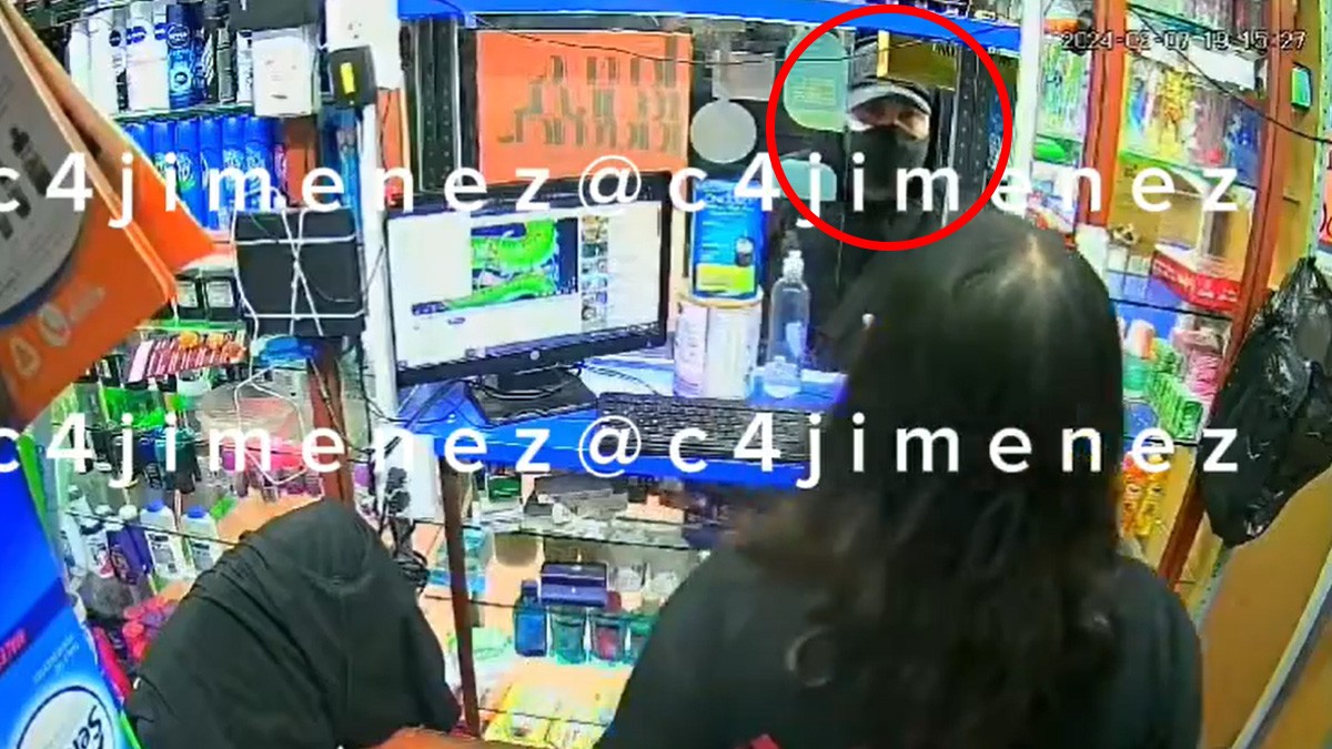 VIDEO 'Es todo lo que llevo de venta': así asaltaron a una joven en una farmacia