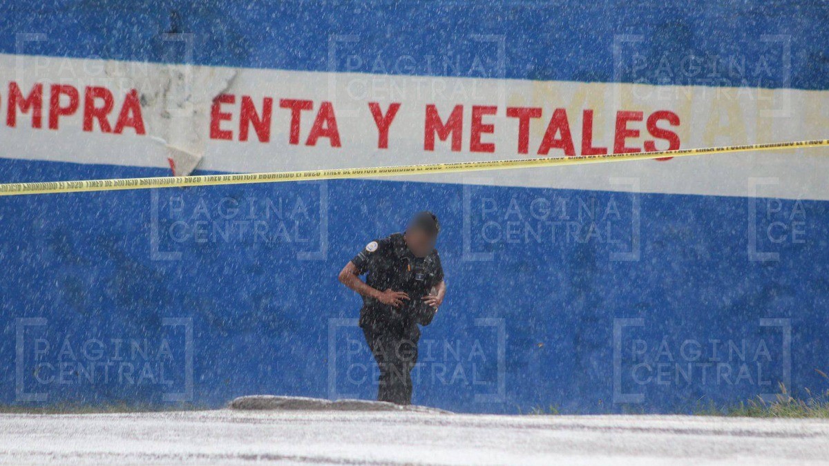 Caminaba con su pareja por bulevar y lo atacan a balazos en Los Castillos