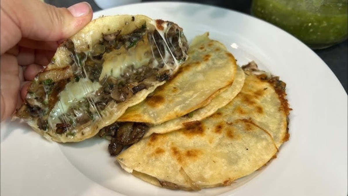 Pide una 'queca' de champiñones y la recibe con este extraño 'ingrediente' extra