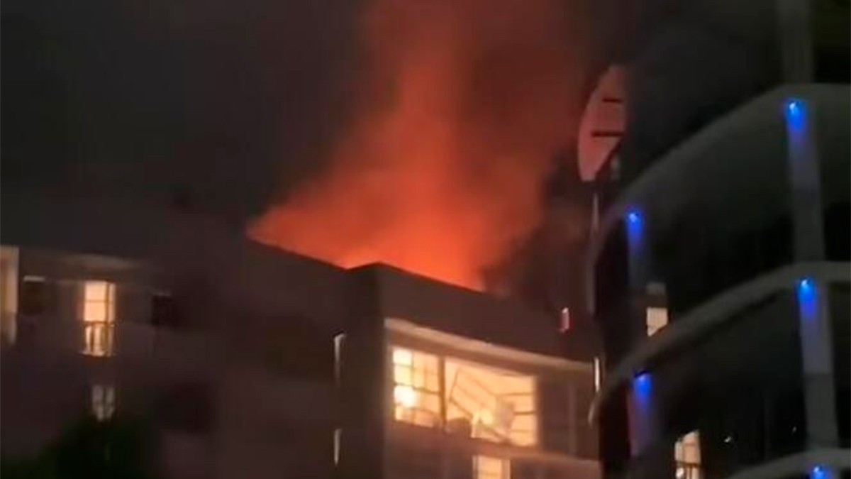 VIDEO Helicóptero se estrella contra un hotel, hay un muerto y dos heridos