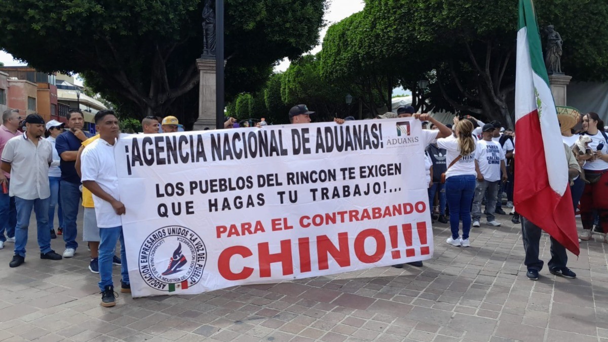 “¡No al calzado chino!“ Protestan zapateros en la Zona Centro de León