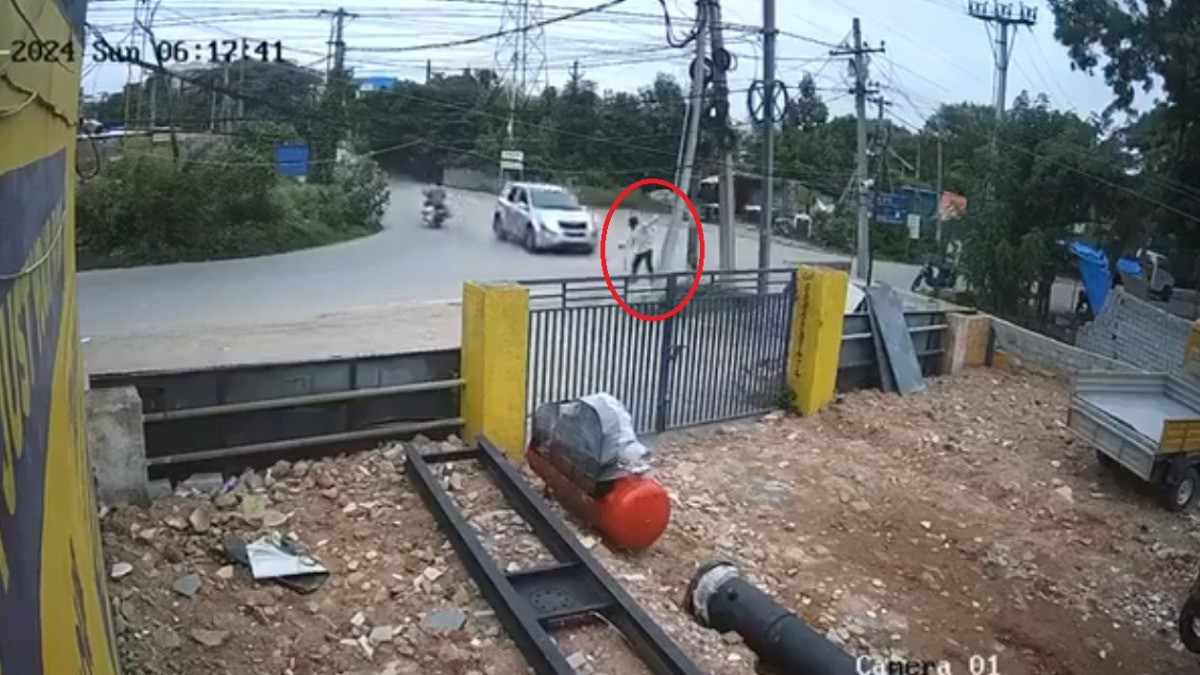 VIDEO ¡Impactante! Joven pierde el control de su auto y se va contra guardia de seguridad