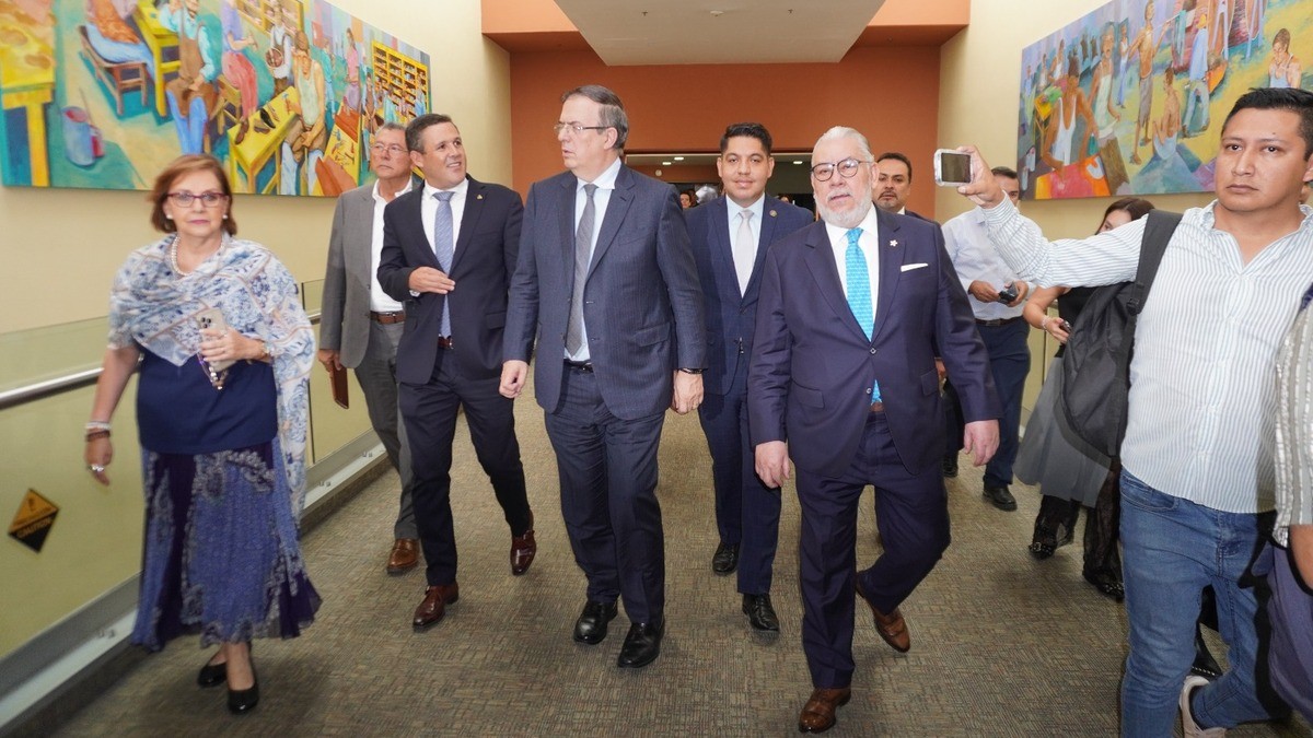 Promete Marcelo Ebrard protección al calzado; “Soy un hombre de resultados”, asegura