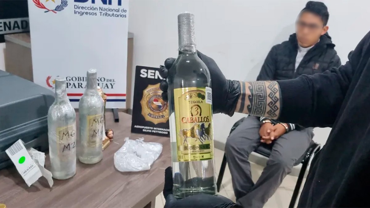 Detienen a seminarista mexicano por traficar drogas en botellas de tequila y shampoo