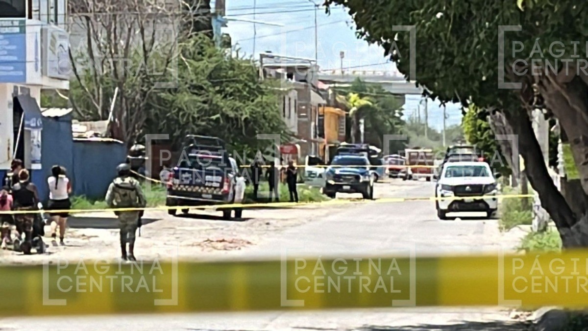 Joven estaba en el estacionamiento de un parque y lo balearon motosicarios, está muy grave