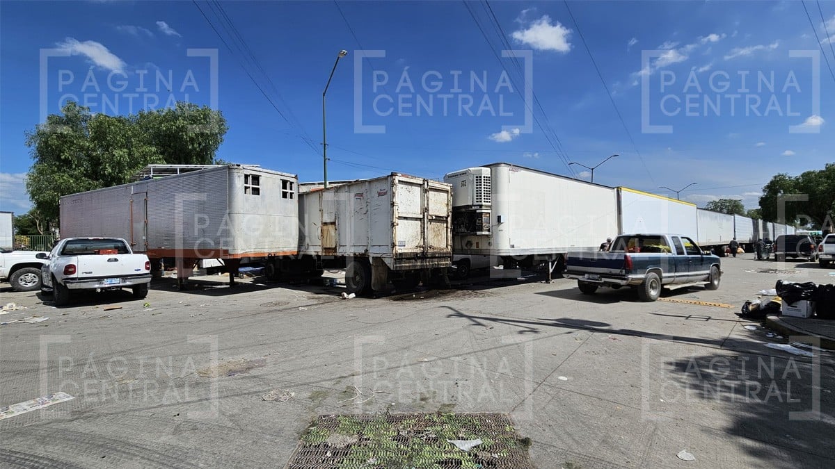 Conflicto entre locatarios de Central de Abastos y el “Mercado Negro“ causa caos vial