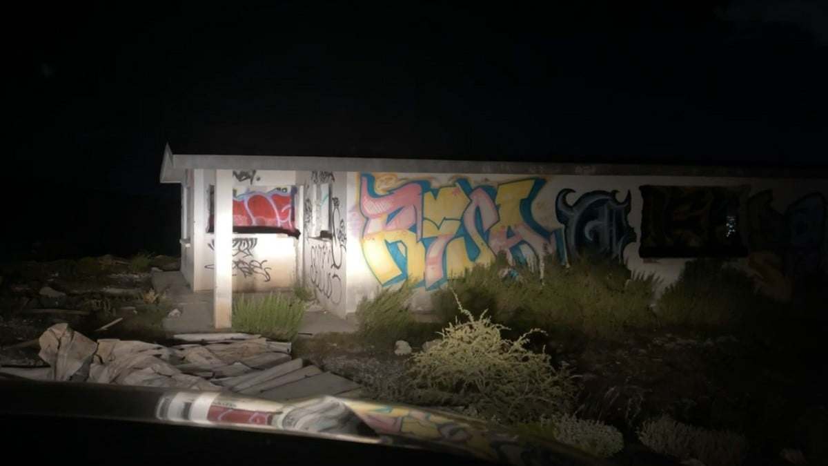 VIDEO Entran a casa abandonada en busca de experiencia paranormal, pero hallan un cadáver