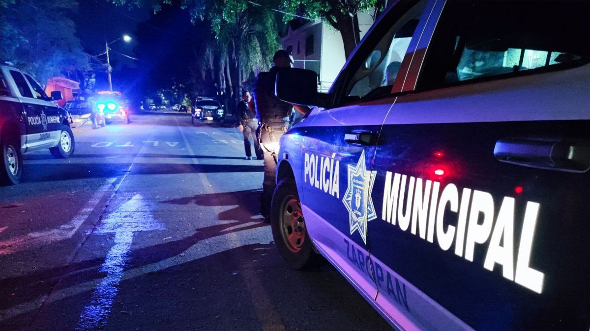 Hombre sale del funeral de su padre, se detiene a comer tacos y lo matan a balazos