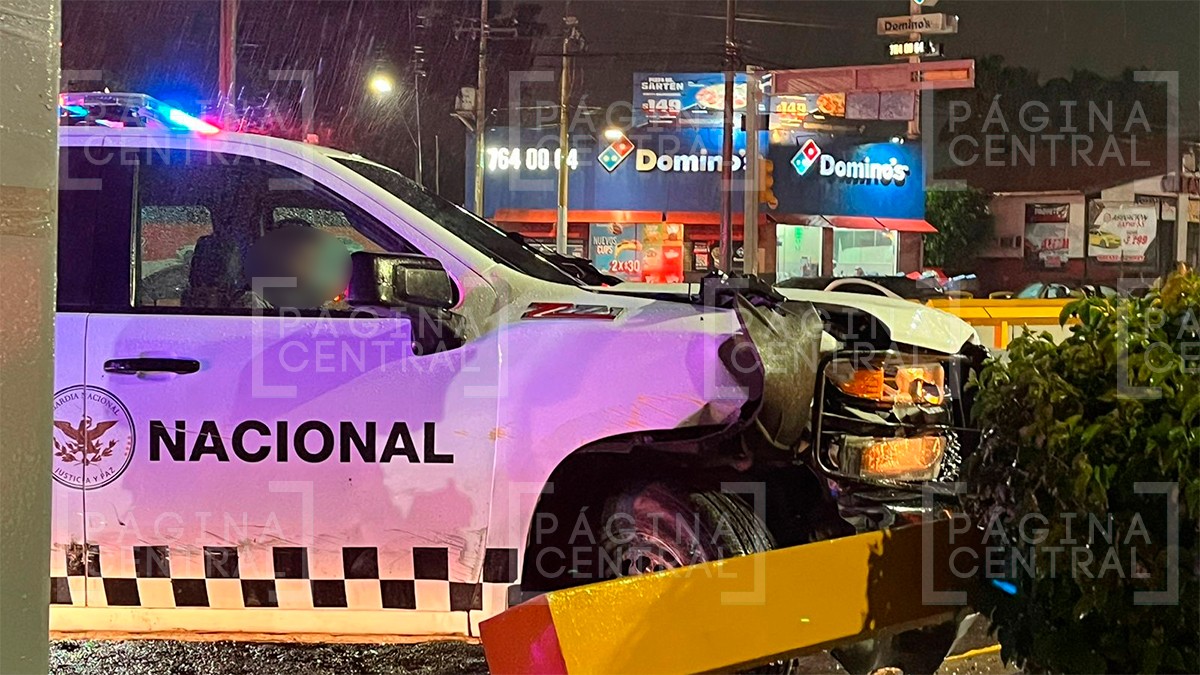 Camioneta de la GN se impacta contra un vehículo en Malecón del Río, hay un lesionado