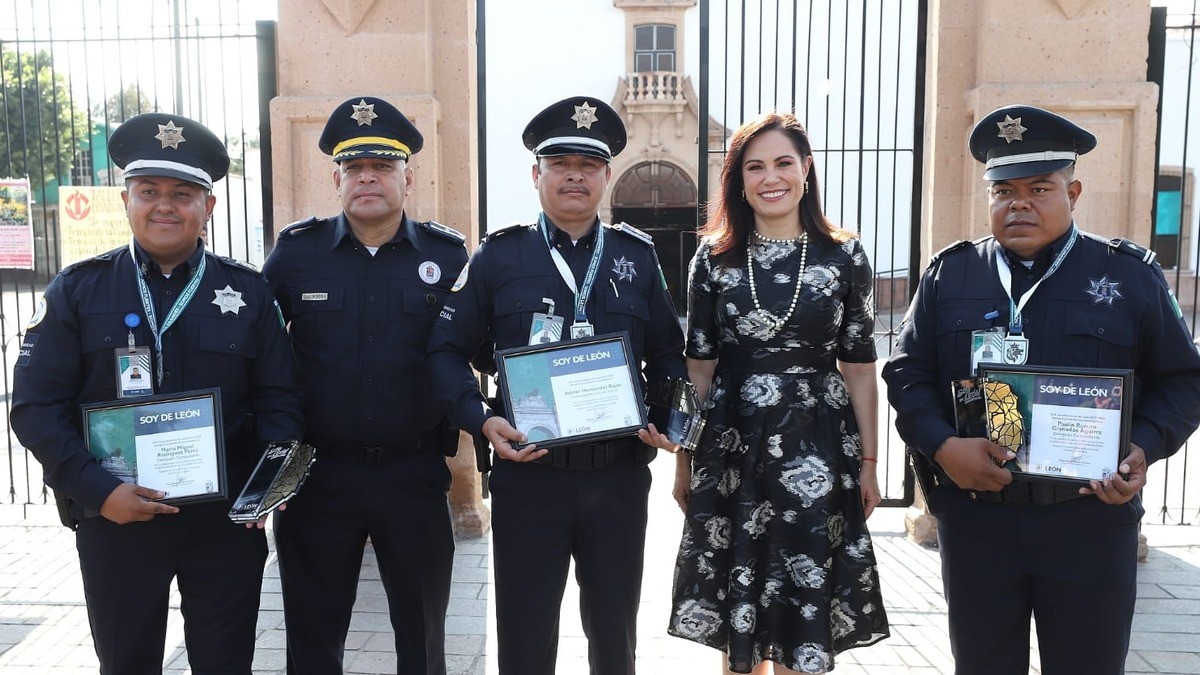 “Nos sentimos orgullosos de ustedes”, dice alcaldesa a policías galardonados