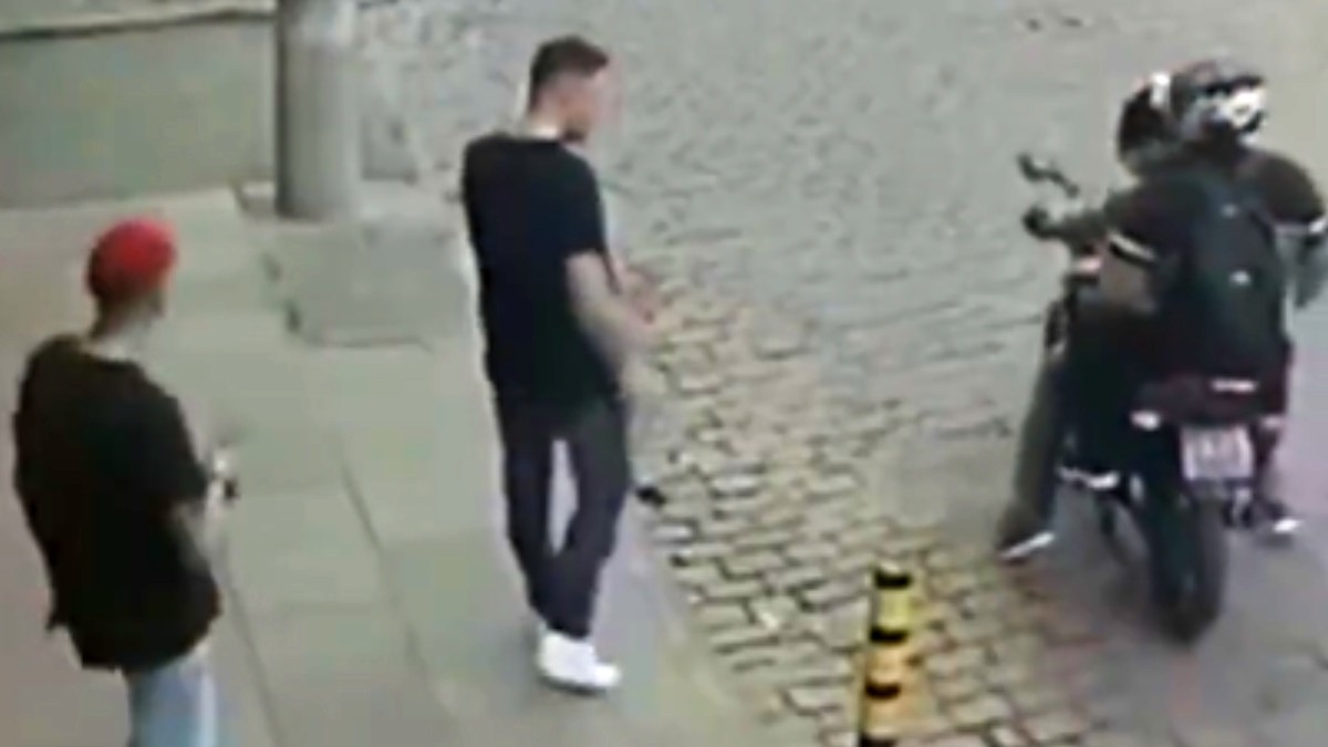 VIDEO ¡No le tocaba! Motosicarios apuntan a su víctima pero el arma se encasquilla