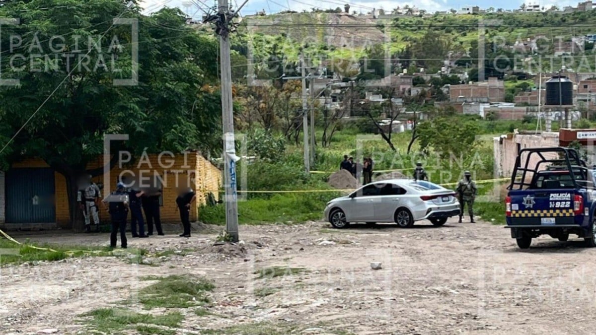 Daniel platicaba con una mujer afuera de una casa y motosicarios los balearon; él murió