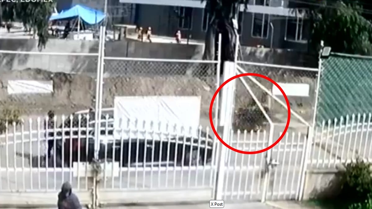 VIDEO Ladrones 'cazan' a mujer afuera de su fraccionamiento para robarle su camioneta