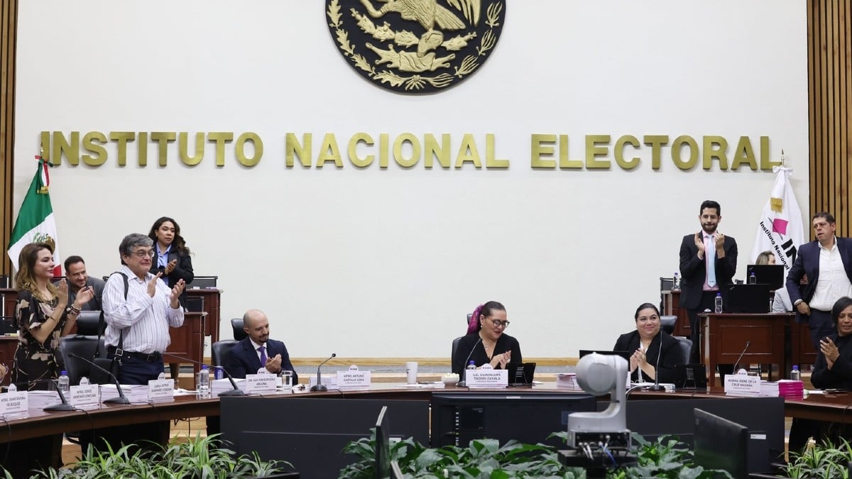 Pide disidencia en INE quitar mayoría a 4T