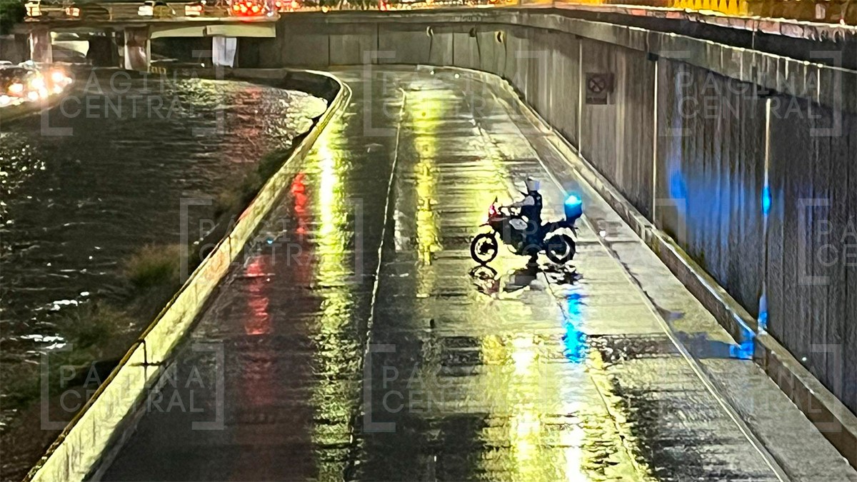 Toma tus precauciones, intensa lluvia provoca el cierre vial del Malecón del Río