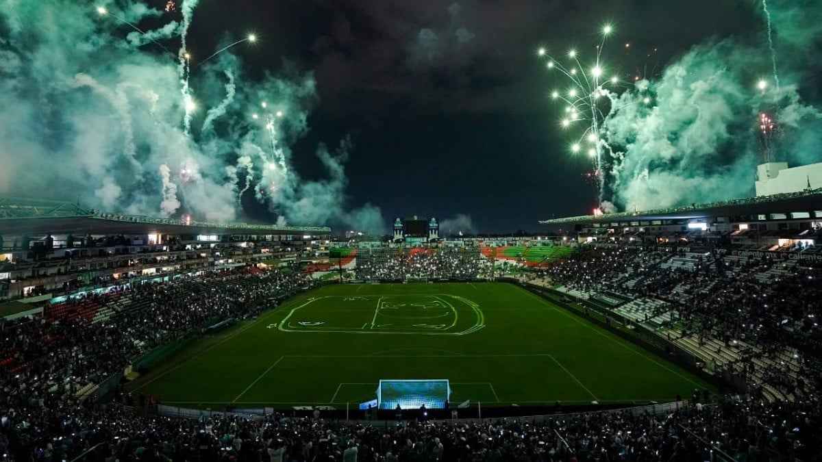 VIDEO: Grito de “Fuera Bava“ opaca espectacular pirotecnia en Estadio León