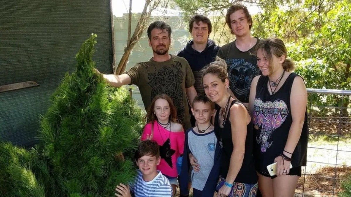 Padre de seis hijos muere tras saltar en paracaídas; su familia teme perder su casa