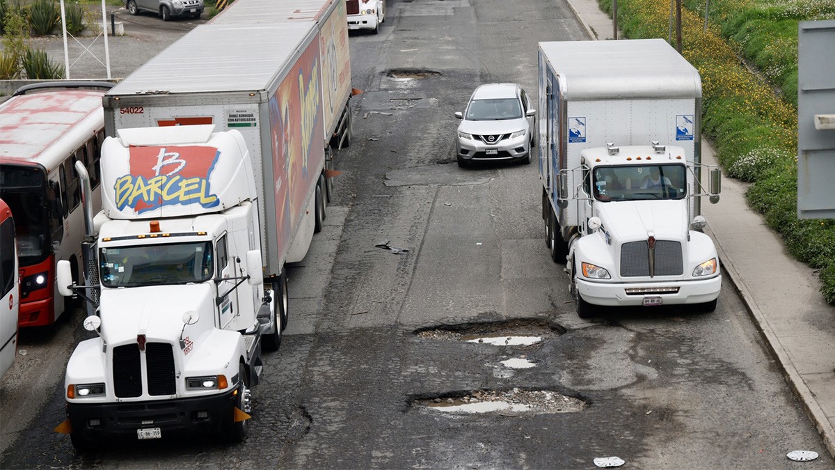 Pegan al transporte carreteras dañadas