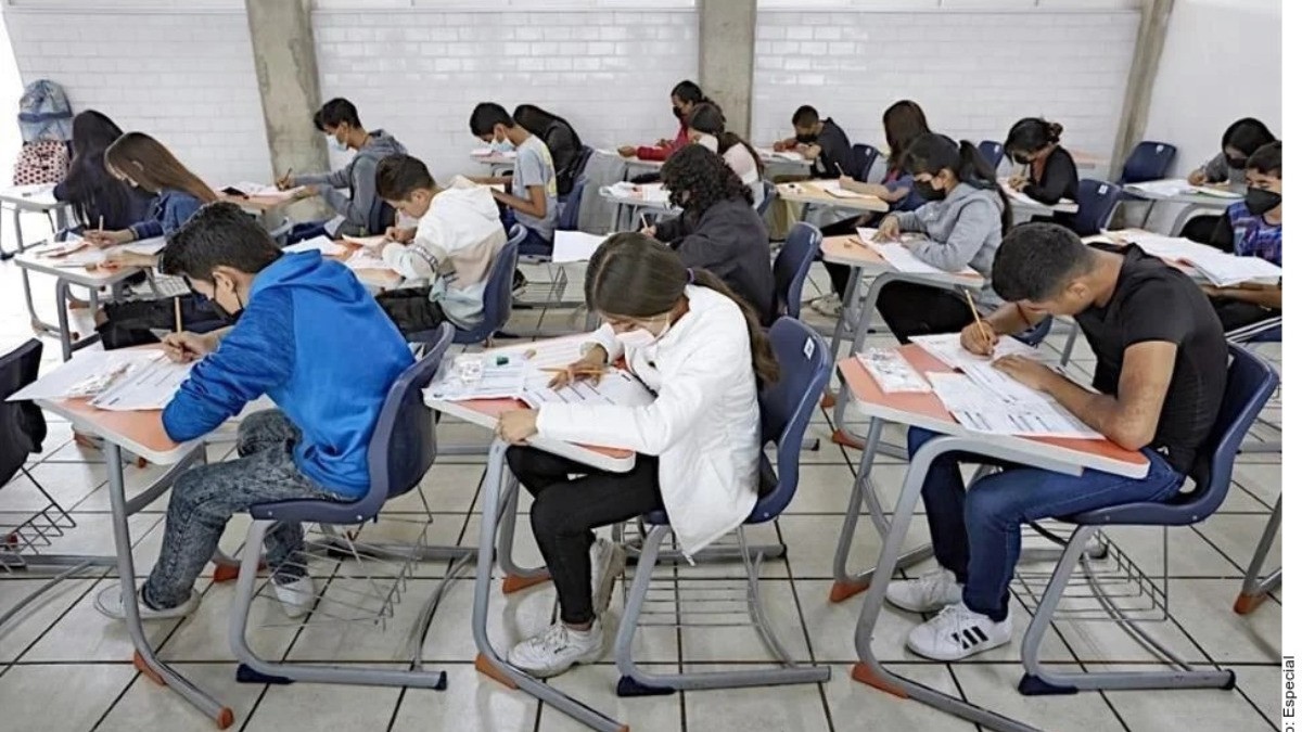 Padres podrán deducir hasta $19 mil 900 en educación básica