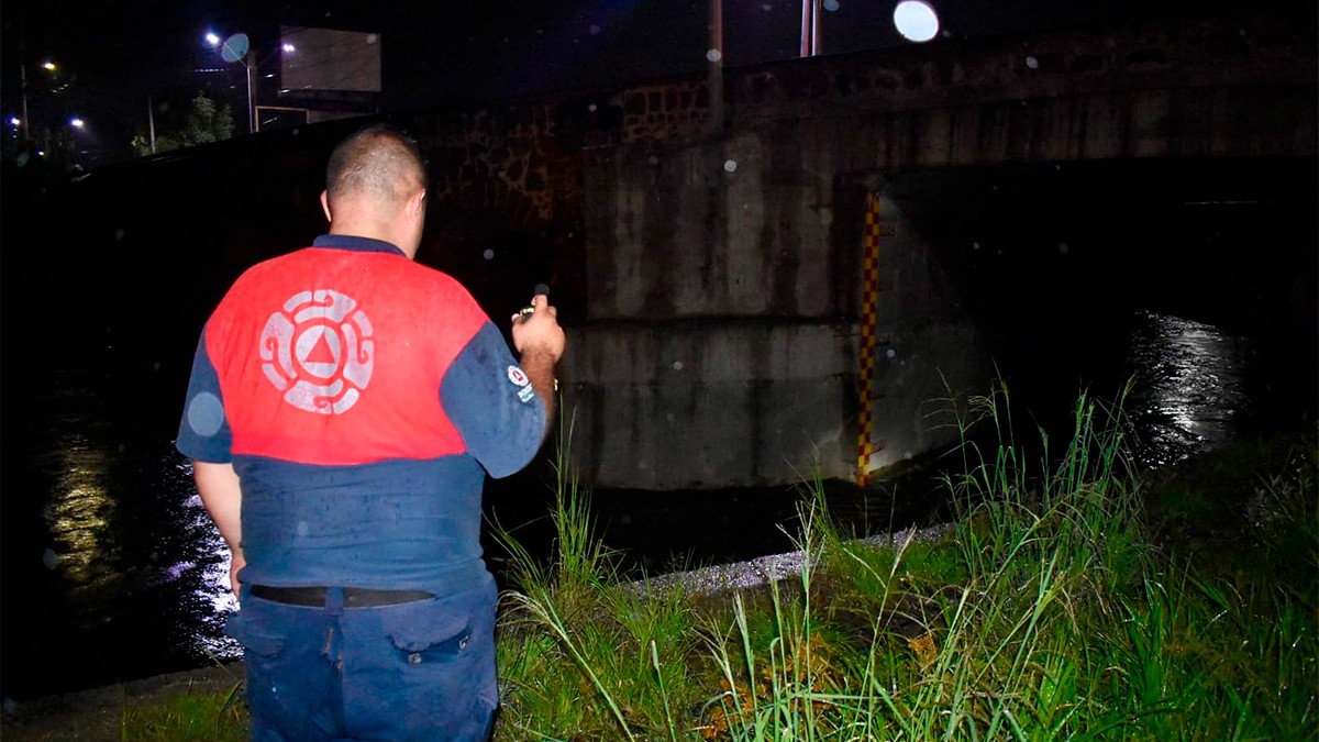 Mujer golpea a su pareja tras discusión y cuando vio a la Policía se aventó a un río