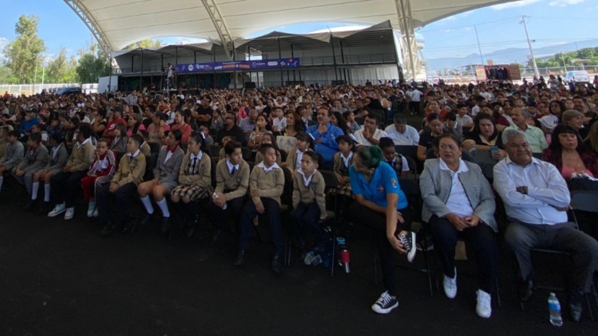 ¡Llegaron los útiles y las mochilas!; invierte Estado 305 mdp