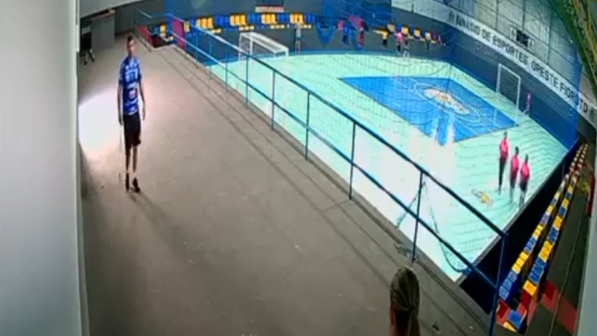 VIDEO Matan a maestro de natación frente a sus alumnos, disparan hasta 15 veces