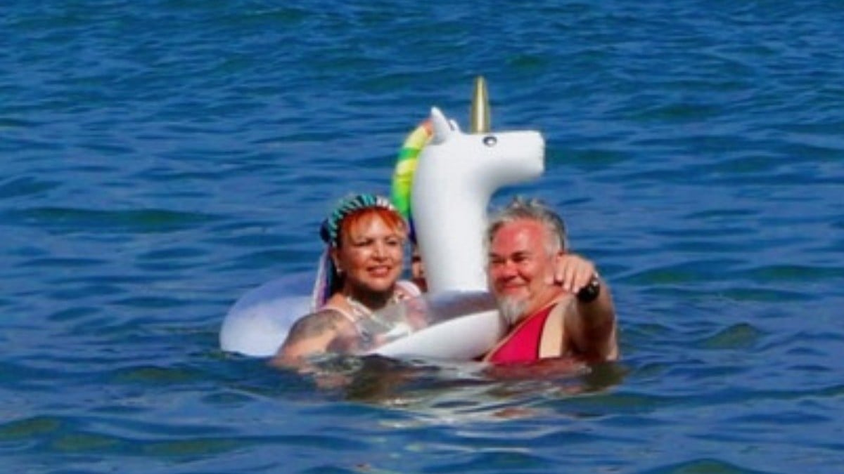 ¿Un fantasma? Suben foto de vacaciones en Acapulco en la que extraño ser se habría colado