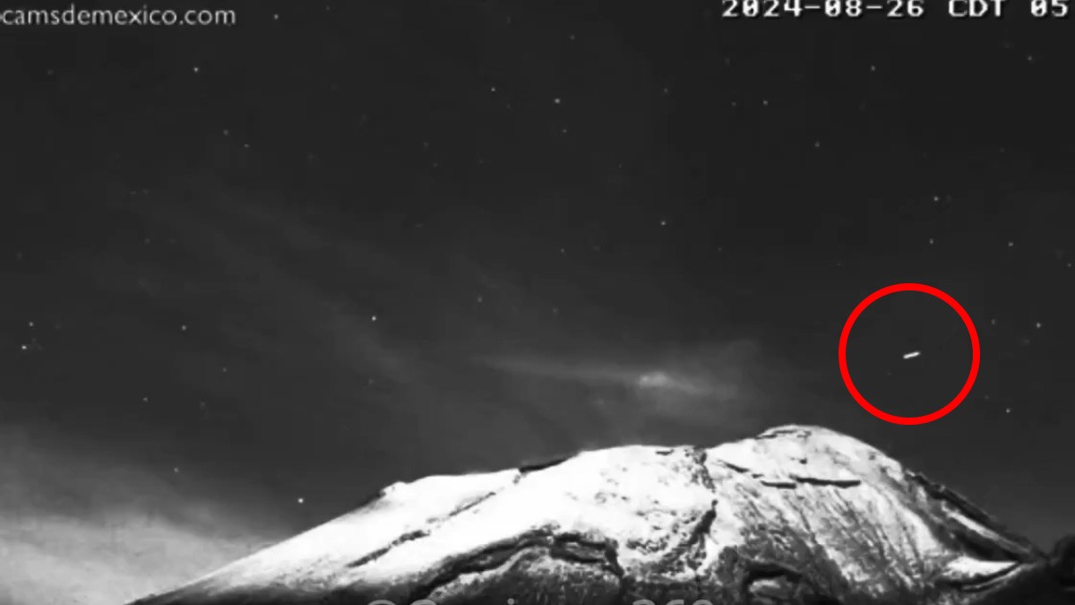 VIDEO Captan misteriosos ovnis sobrevolando el Volcán Popocatépetl