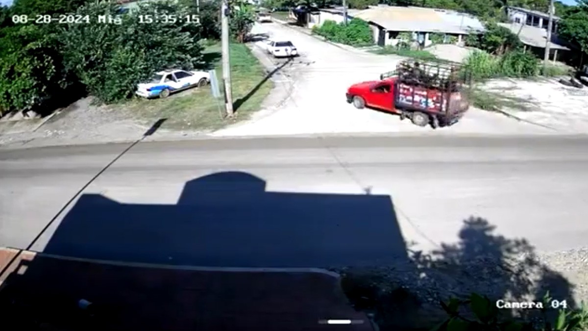 VIDEO Comando desata balacera contra clínica privada justo al costado de un kínder