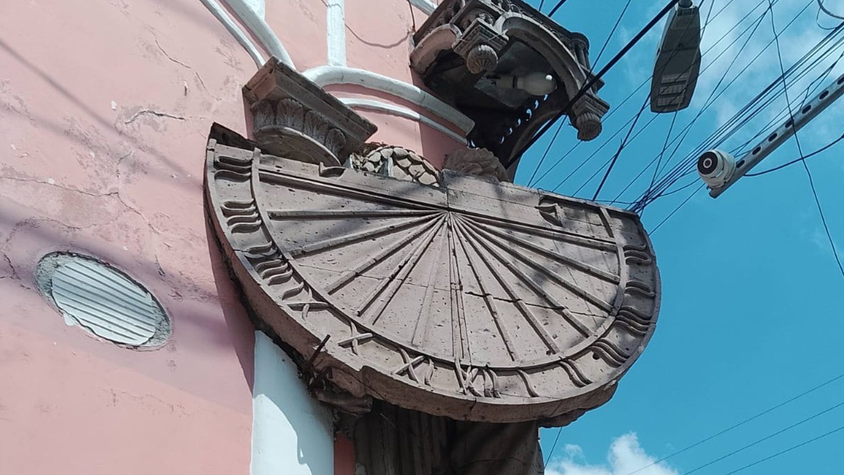 ¿Conoces el reloj de sol inconcluso de León? Te digo en dónde está