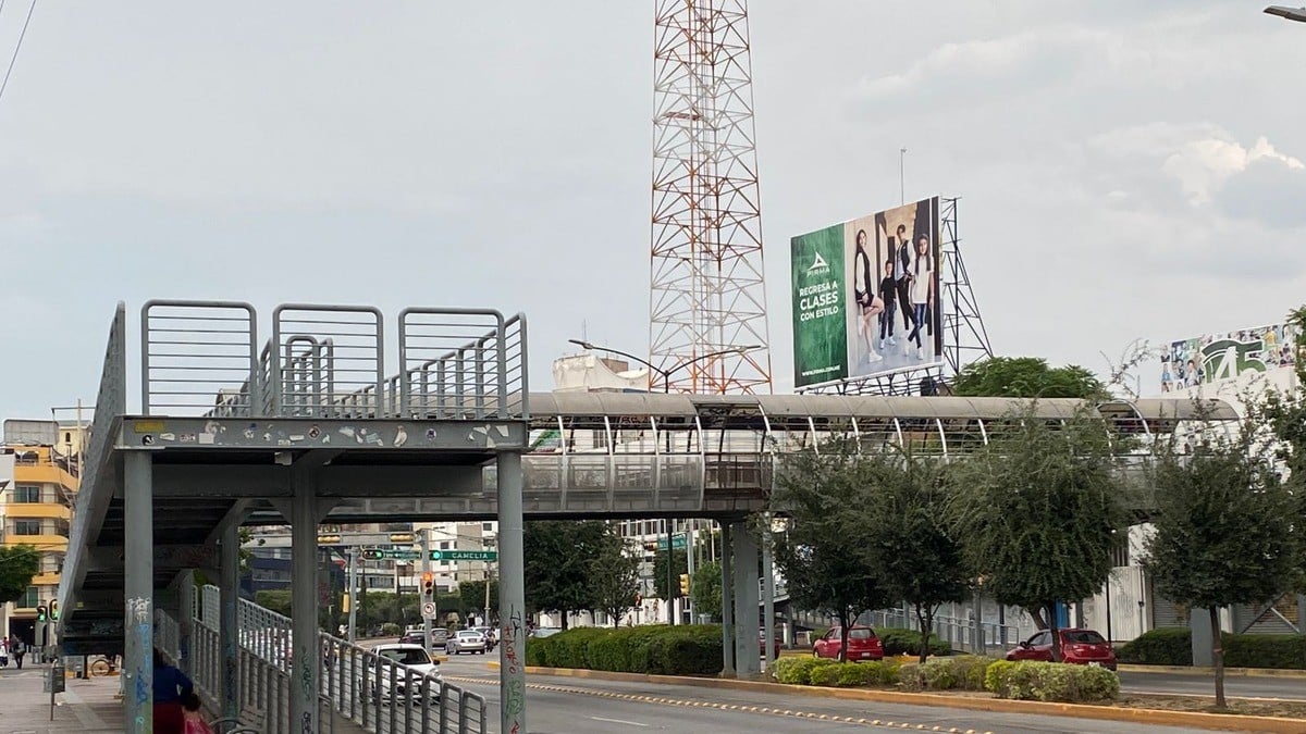 Transeúntes evitan puentes peatonales en León por estos motivos