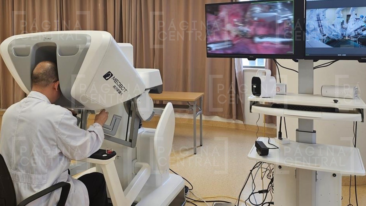 Operan a paciente… ¡a 5 mil km con robot!