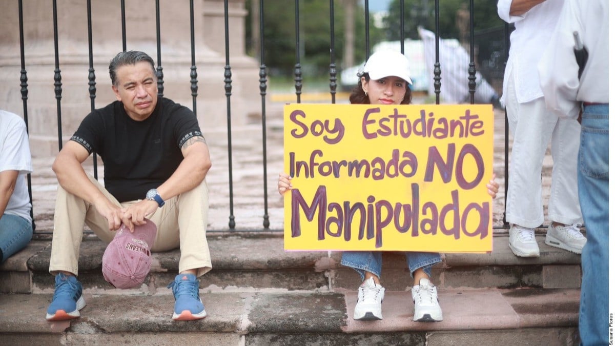 Marchan universitarios contra la reforma judicial