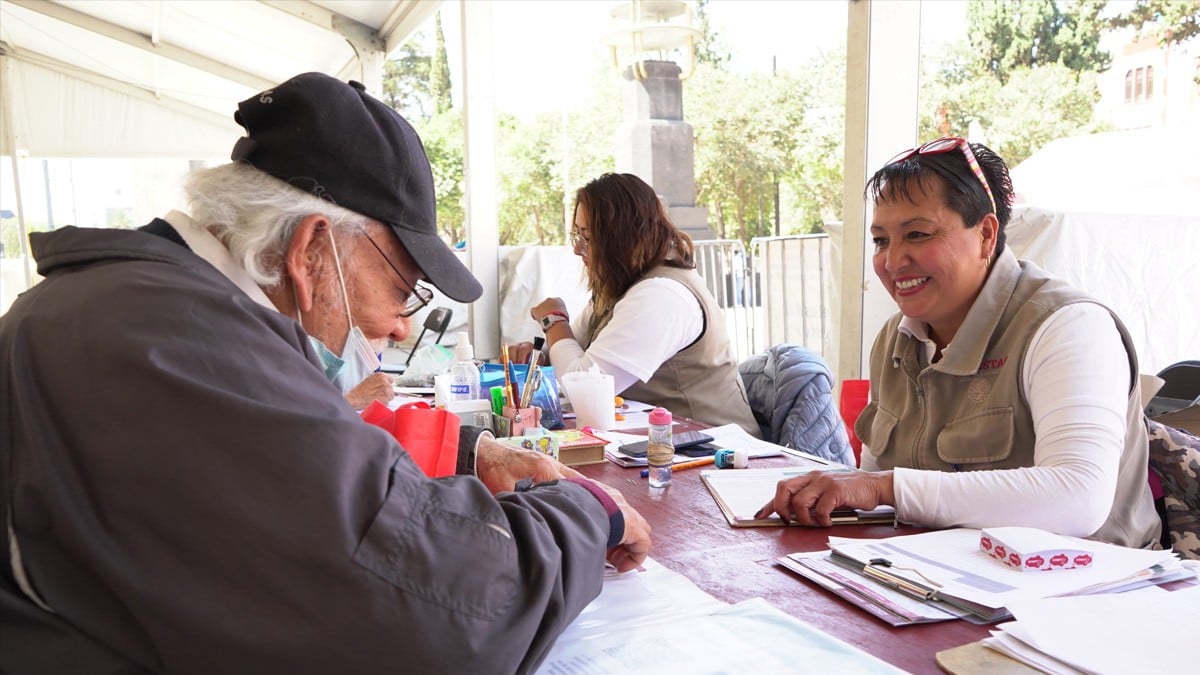 Si eres adulto mayor y estás pagando tu casa, ¡hay un apoyo social para ti!