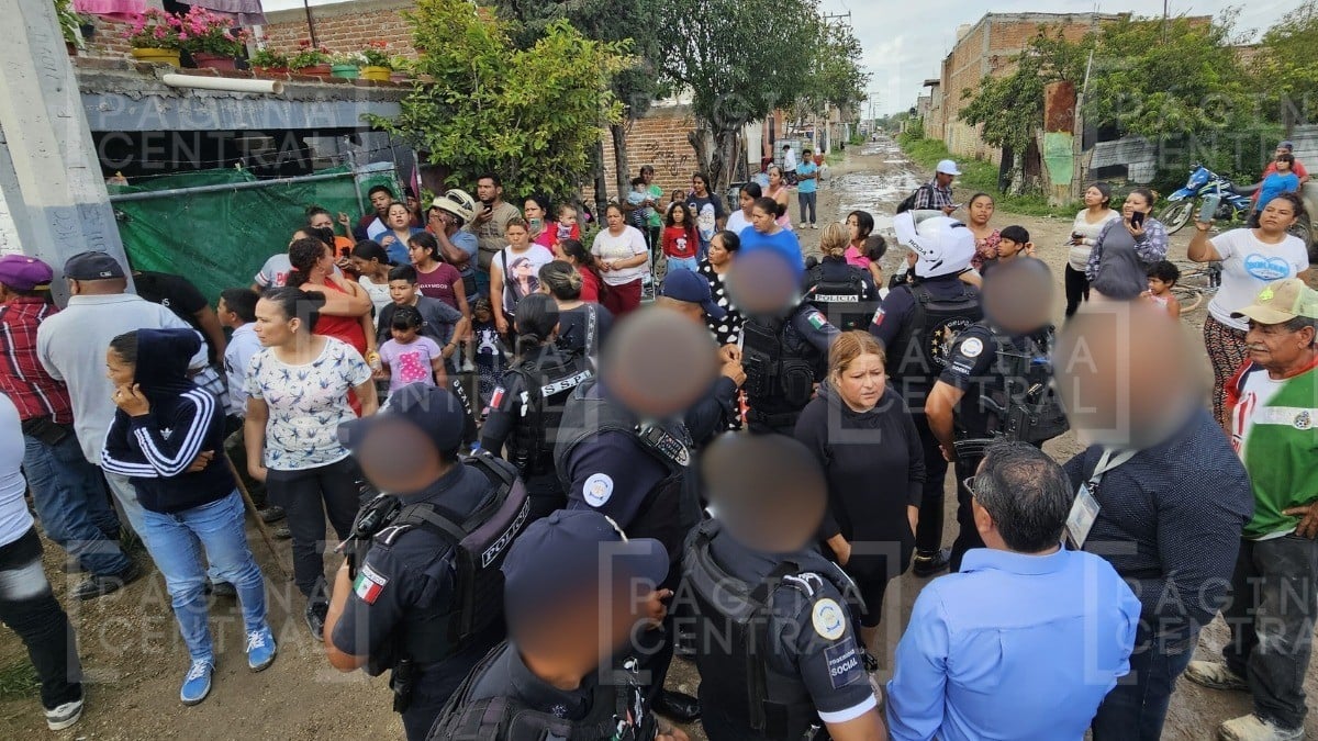 ¡Con papel en mano! Desalojan a familias en la comunidad San Juan de Abajo