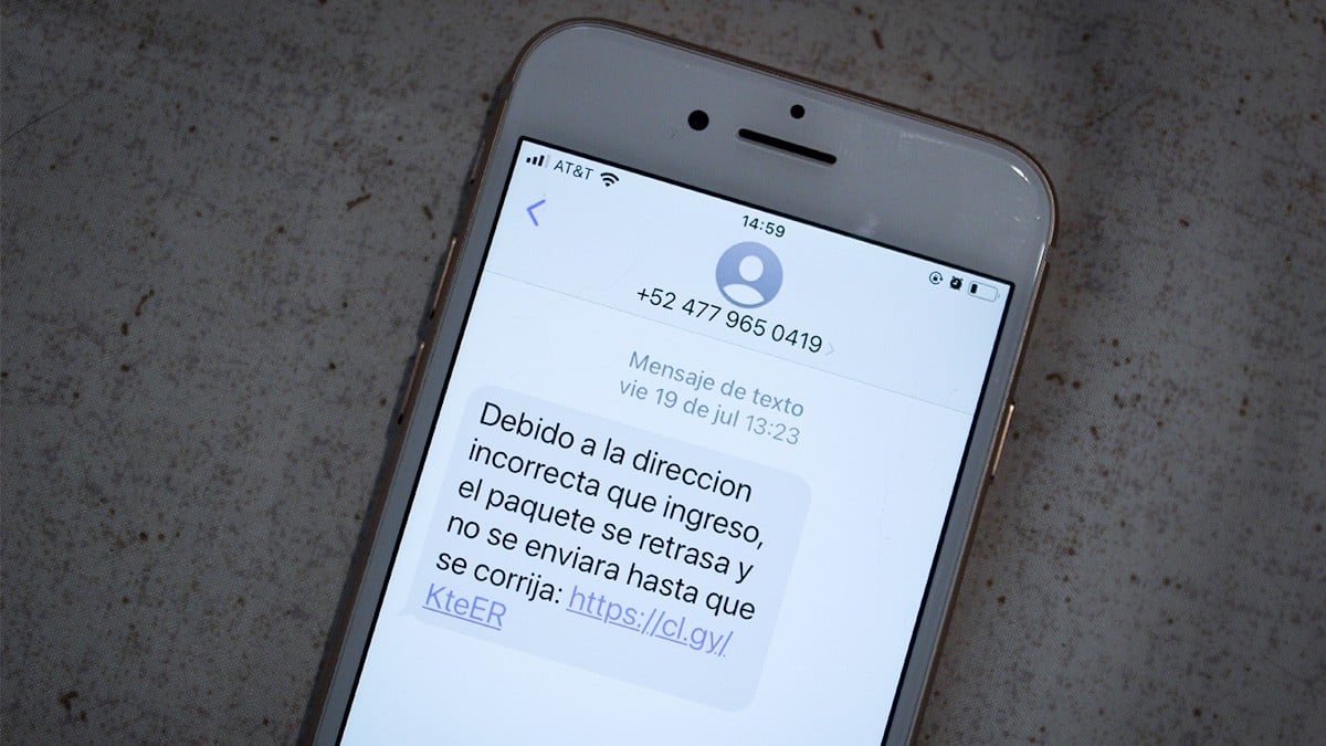 ¿Te llegó un mensaje SMS sobre un paquete que no esperabas? ¡Cuidado, es una estafa!