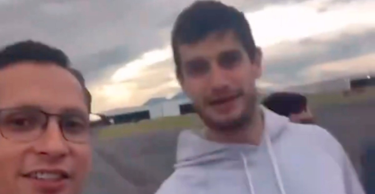 VIDEO Captan a Adrián Marcelo en Monterrey, plantó a la prensa en Televisa