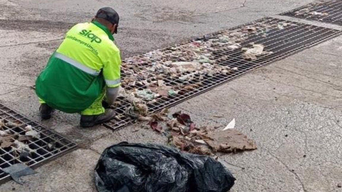 ¡A limpiar las calles de León para evitar encharcamientos!