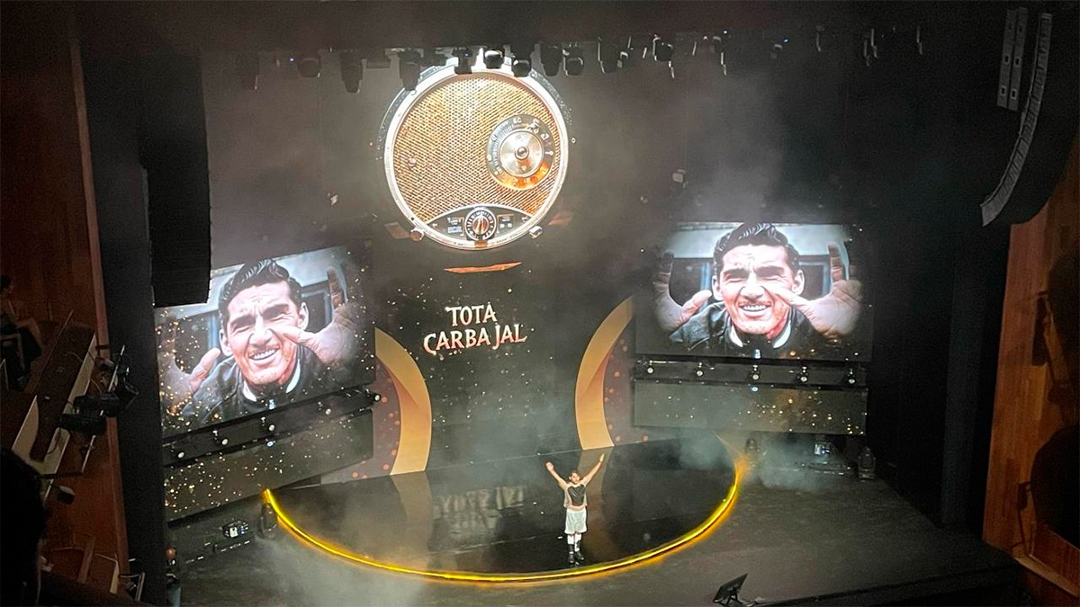 VIDEOS ‘Tota’ y José Alfredo ‘reviven’ en Salón de la Fama 2024