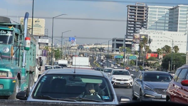 ¡Ten cuidado! Alertan por nueva estafa contra conductores adultos mayores