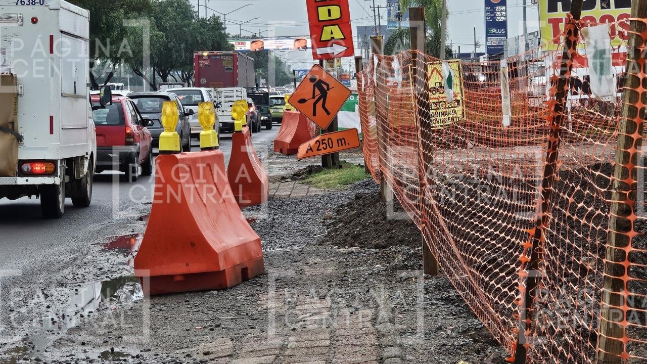 Entre tráfico y caos vial, arrancan obras para añadir otro carril al bulevar Aeropuerto