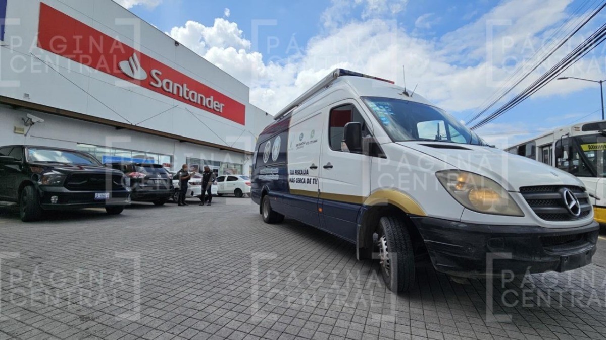 ¡De película! Ladrones hacen boquete en un banco, entran a la bóveda y se llevan millones